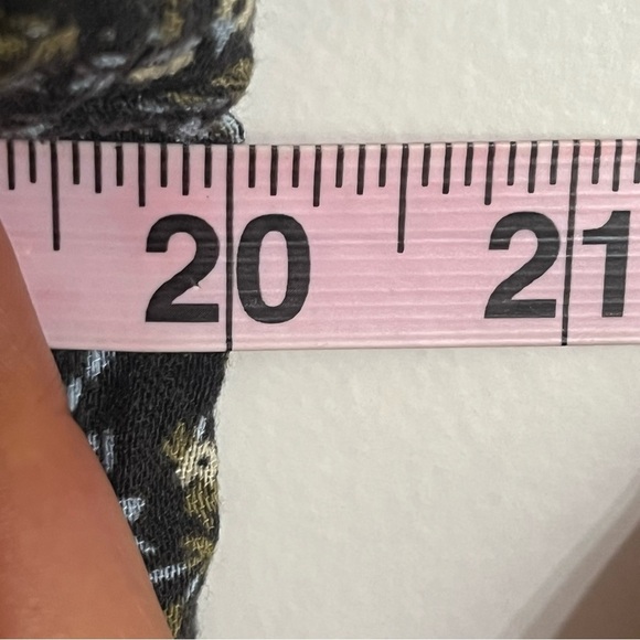 Women’s American Eagle Long Peplum Sleeve Crop Tie Front Blouse Top Size Medium - Picture 8 of 10